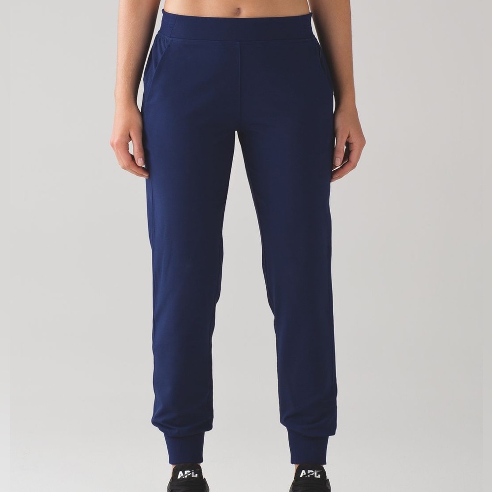 Lululemon Get Ready Jogger Brushed, in Navy size 4